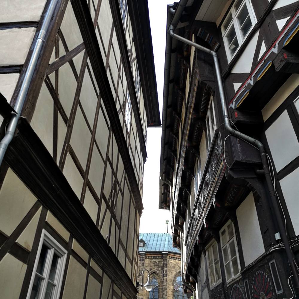 Fachwerkhäuser bilden eine enge Gasse