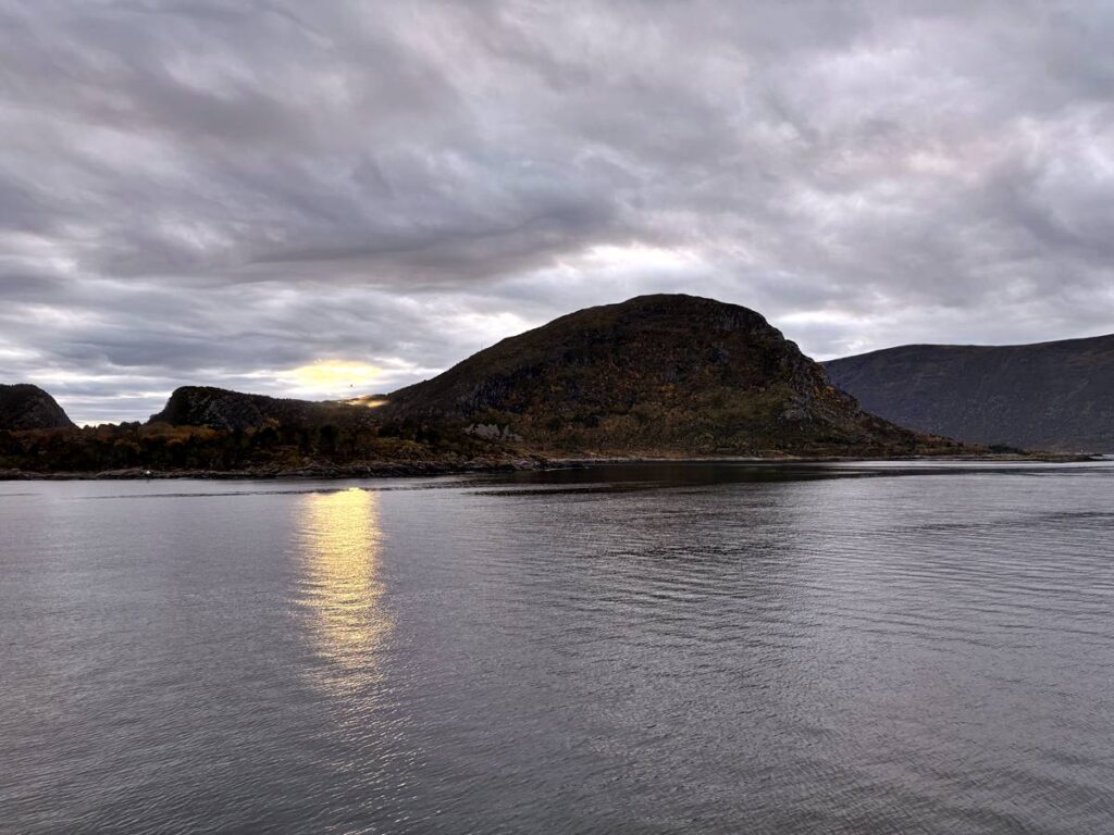 Sonnenuntergang an Norwegens Fjord