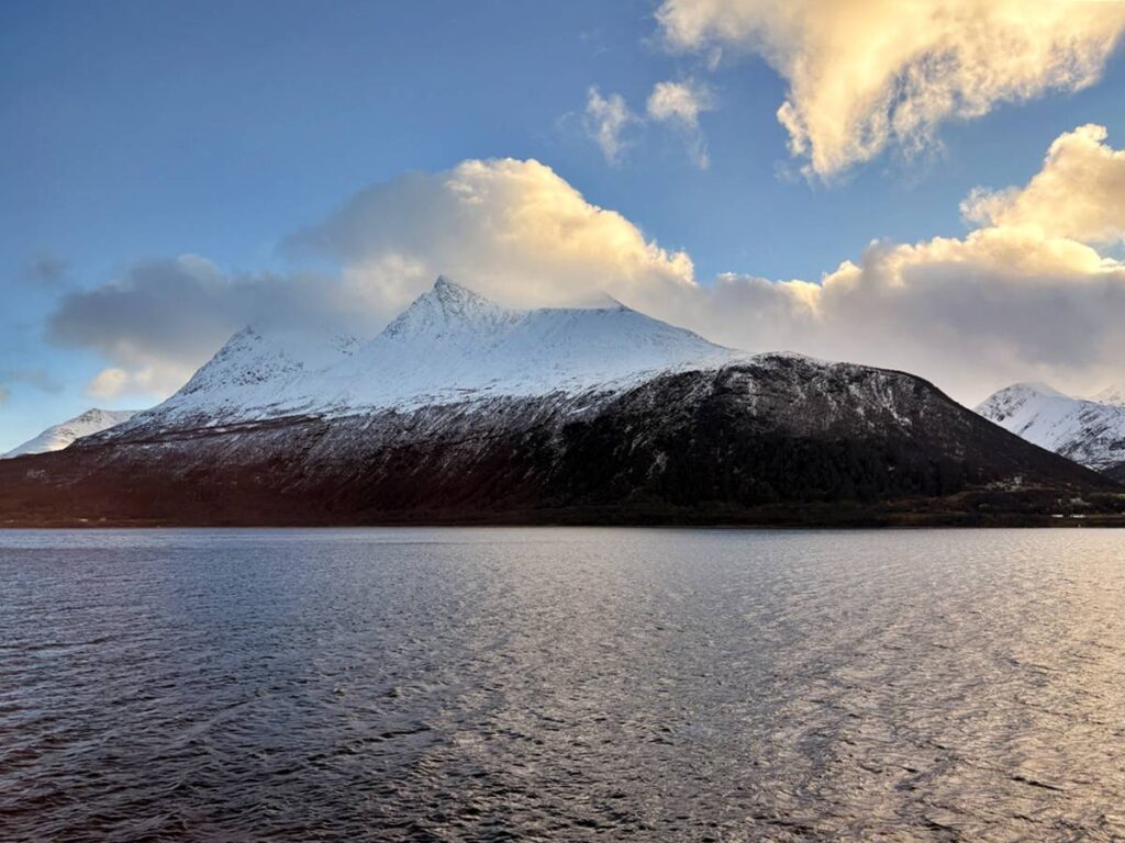 Norwegens Küste ist beeindruckend