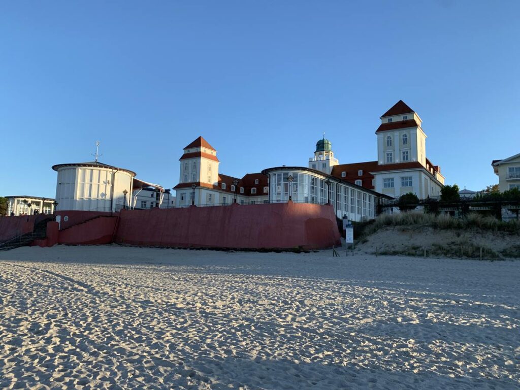 Kurhaus am Binzer Strand